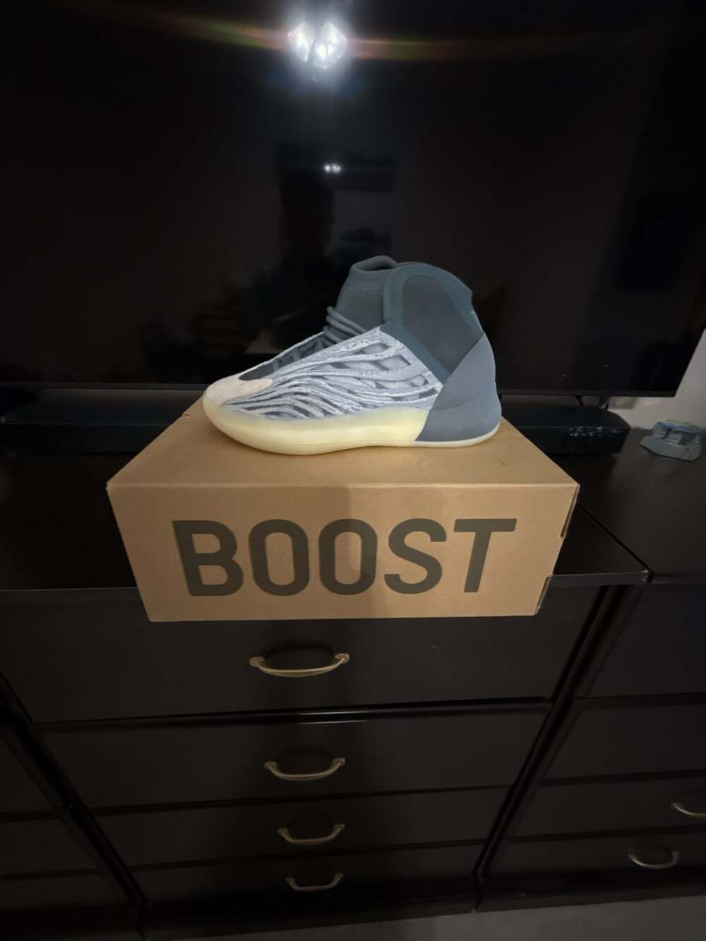 Adidas Yeezy QNTM Size 6.5 Basketball Sneakers